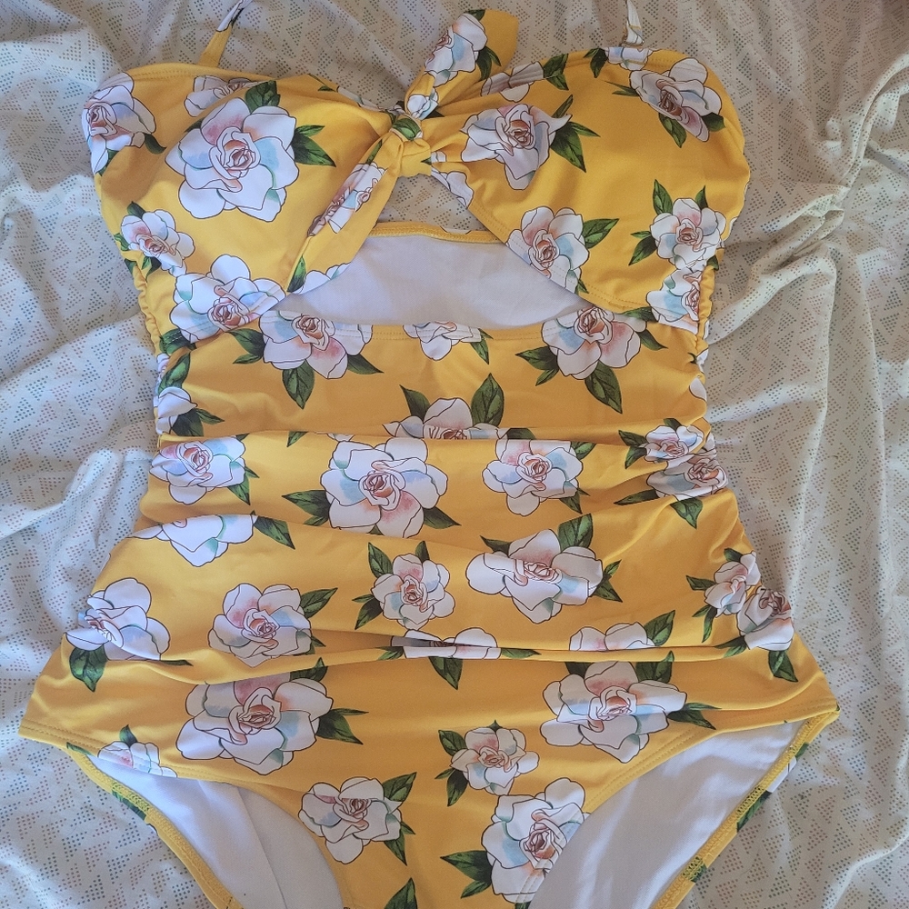 One peace bathing suit